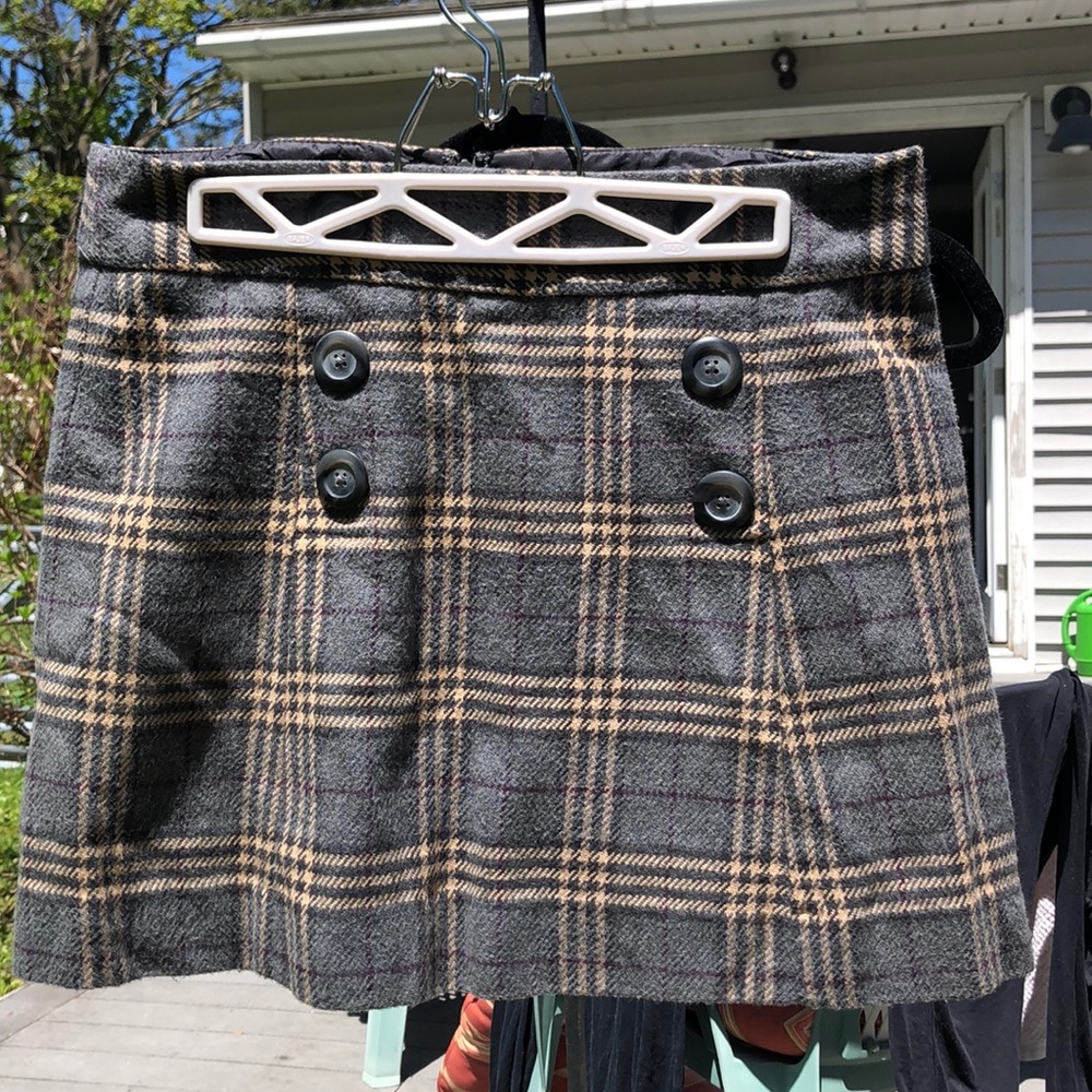 Gap skirt